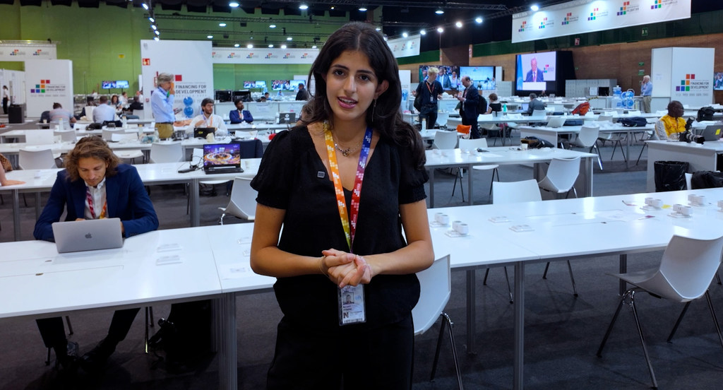 إيفون بجاني، شابة لبنانية، ناشطة في مجال التنمية تشارك في المؤتمر الدولي الرابع حول تمويل التنمية، الذي انعقد مؤخرا في مدينة إشبيلية الإسبانية.